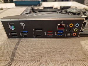 ROG Strix B450-f Gaming emaplaat (3 foto / 4)