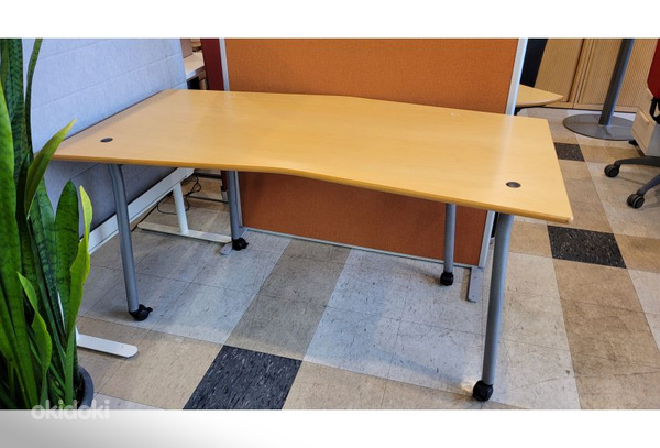 Klapitav ratastel laud Martela
