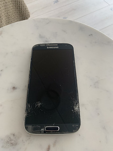 Samsung Galaxy S II; S4 (4 foto / 6)