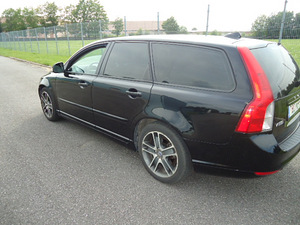 VOLVO V50 (2 фото из 8)