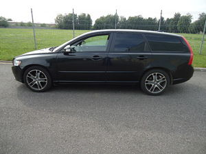 VOLVO V50 (3 фото из 8)