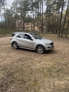 Mercedes ML350 (2 foto / 5)