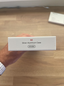 Apple watch Silver Aluminium Case Sport Band SE 44 mm (2 Gen (2 foto / 6)
