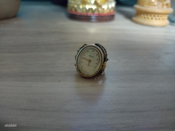 Часы в кольце (фото #1)