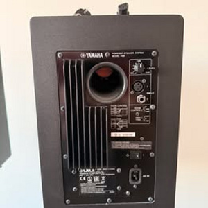 Продается комплект Yamaha HS8 Stand Bundle (4 фото из 4)