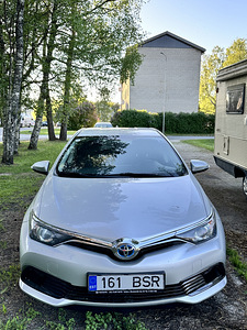Toyota Auris 1.8 73kw 2016 (2 foto / 8)