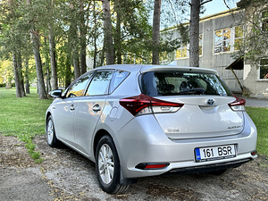 Toyota Auris 1.8 73kw 2016 (3 foto / 8)