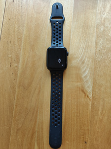 Apple Watch SE Nike (2 foto / 3)