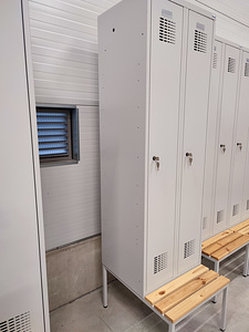 Металлический шкаф (4 фото из 6)