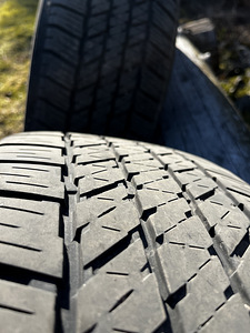 Летние шины 265/60/18 Bridgestone (7 фото из 7)