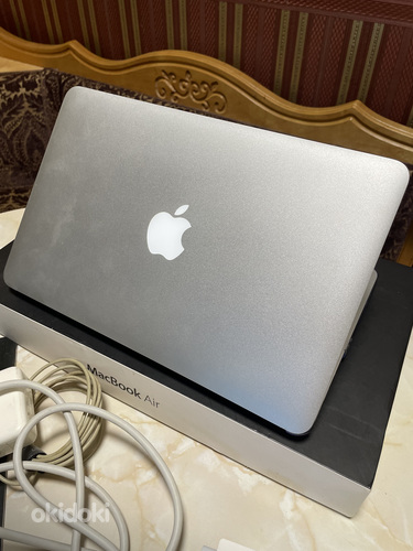 MacBook Air 11-inch (foto #1)