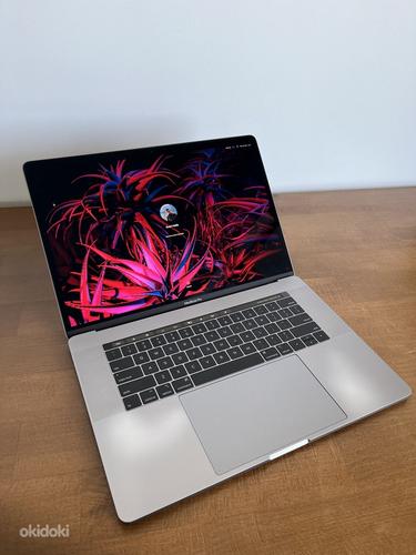 MacBook Pro 15 дюймов 2018 г., 512 ГБ SSD, 560X 4 ГБ (фото #2)