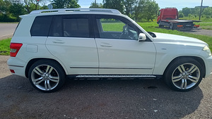 Mercedes Benz GLK320 (3 фото из 6)