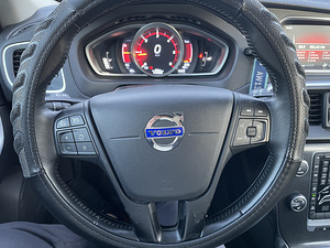 Volvo V40 D2 88 кВт 2016 мануал (8 фото из 11)