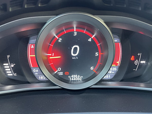 Volvo V40 D2 88 кВт 2016 мануал (11 фото из 11)