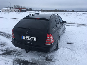 Mercedes-Benz C 320 Avantgarde 3.0 V6 165kW (3 foto / 12)
