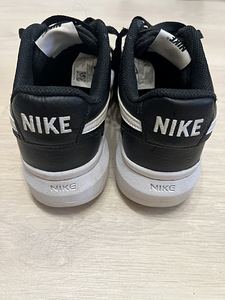 Кроссовки Nike (3 фото из 3)
