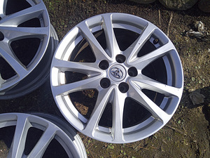 Toyota 17" originaal valuveljed (1 foto / 9)