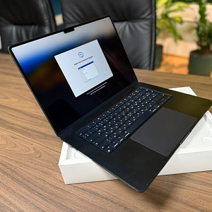 Apple MacBook Air M2 15.3" 8GB 512GB RU (1 foto / 4)