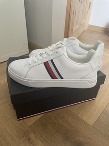 Новые кожаные кеды Tommy Hilfiger 37
