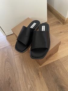 Новые шлепанцы Steve Madden 37