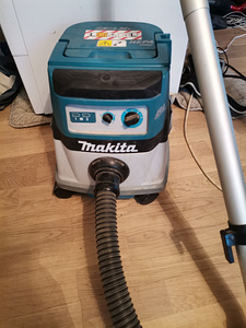Makita dvc 863l (1 foto / 3)