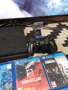 Sony playstation 4 slim