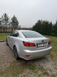 Lexus IS220D (2 foto / 8)