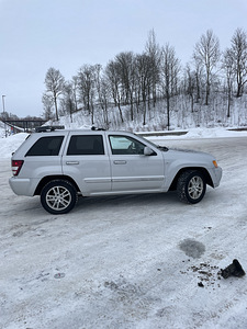 Jeep Grand Cherokee Overland (3 foto / 6)