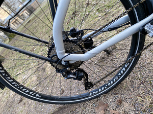 Heas korras Ghost Hybrid Square elektrijalgratas (9 foto / 10)