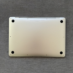 MacBook Air / 13" / 2019 / Space Gray / 128GB (4 foto / 5)