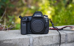 Canon EOS 5D Mark IV + аксессуары (1 фото из 1)