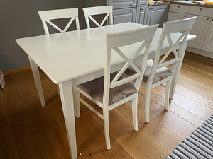 Pikendatav söögilaud ja toolid (1 foto / 4)