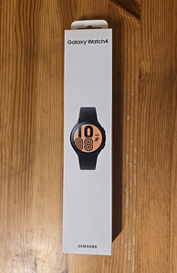 Samsung Galaxy Watch4 44mm LTE + ремешки (4 фото из 5)