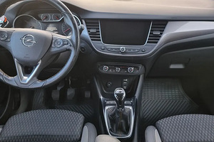 Opel Crossland X (7 foto / 12)