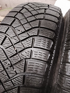 Ламелевые шины R15/65/185 Pirelli (2 фото из 4)