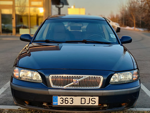 Volvo V70 (2 фото из 10)