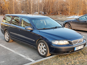Volvo V70 (3 фото из 10)