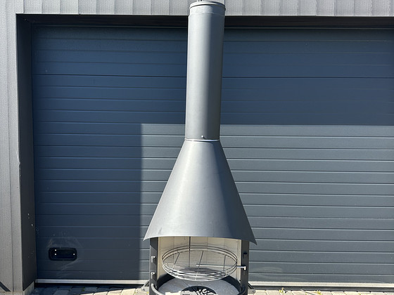 Õue kamin-ahi-grill.