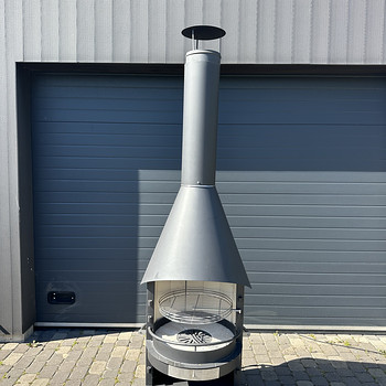 Õue kamin-ahi-grill.
