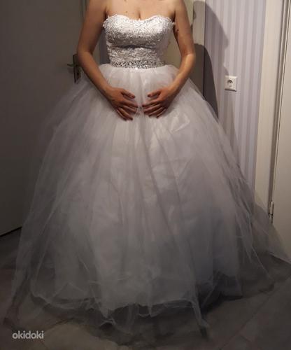 Новое свадебное платье с корсетом (фото #3)