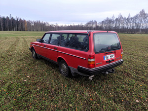 Volvo 240 (3 фото из 7)
