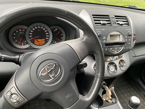 Toyota RAV 4 (7 foto / 8)