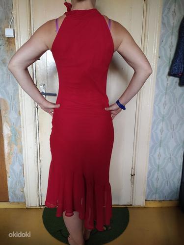 Красивое красное платье (фото #3)