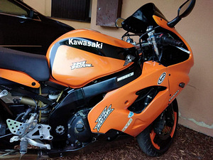 Kawasaki zx-9r (3 foto / 8)