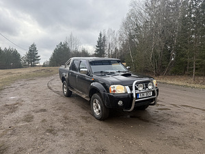 Nissan Pick-Up (3 фото из 6)