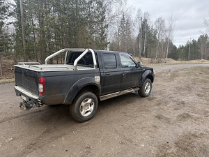 Nissan Pick-Up (4 фото из 6)