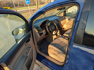 VW Touran 1.9 TDI 77kW 2004 Tervikuna varuosades (7 foto / 10)
