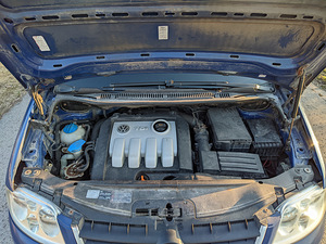 VW Touran 1.9 TDI 77kW 2004 Tervikuna varuosades (8 foto / 10)