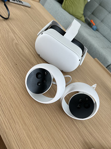 Oculus Meta Quest 2, 128 ГБ, сенсорные контроллеры, белый - VR (1 фото из 4)